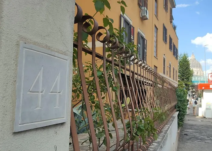 Domus 44 * Roma